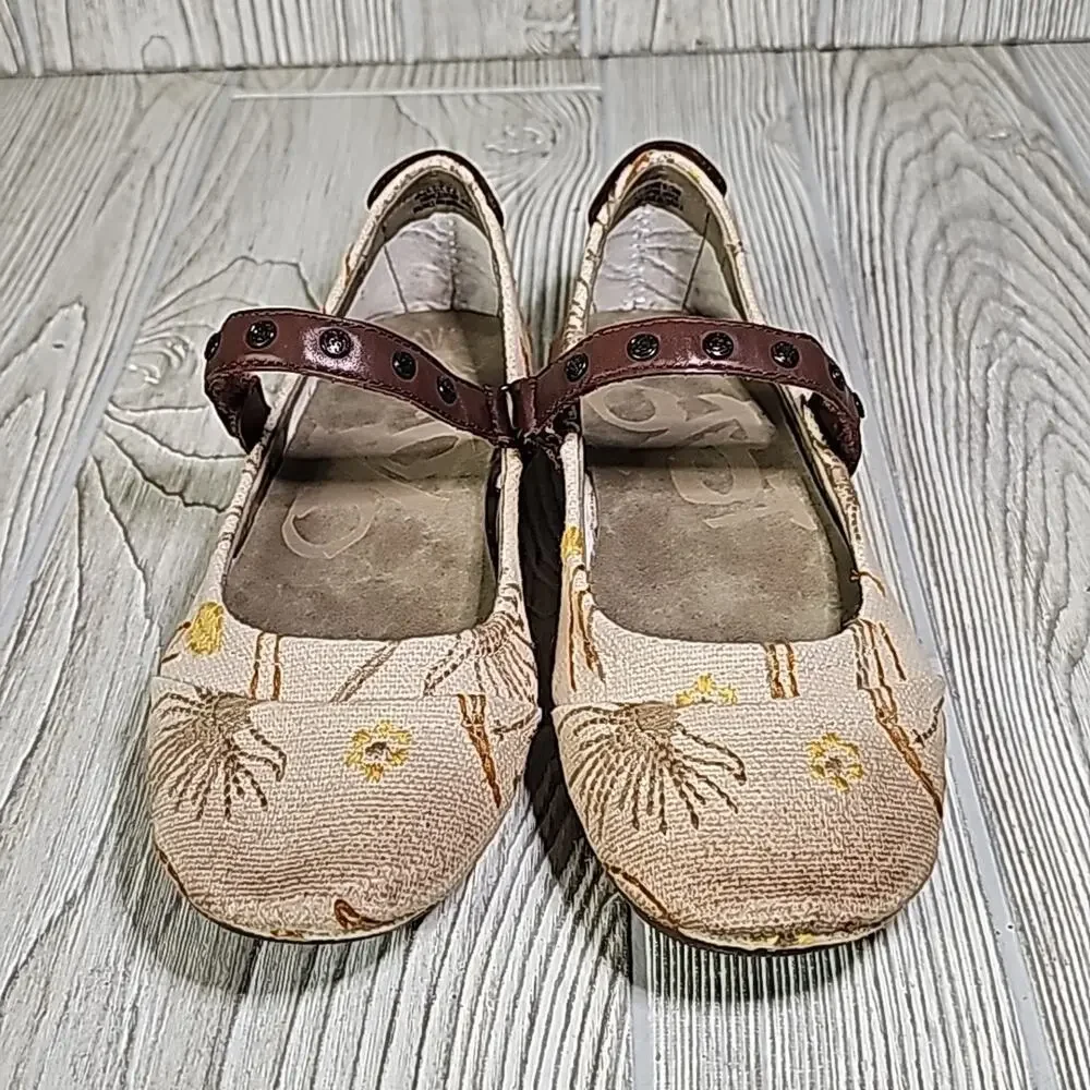 OTBT Brea Mushroom Mary Jane Embroidery Flats Womens Size 6.5 NEW